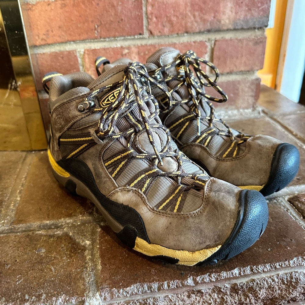 KEEN Brown and Yellow Lace-Up Women's Boots